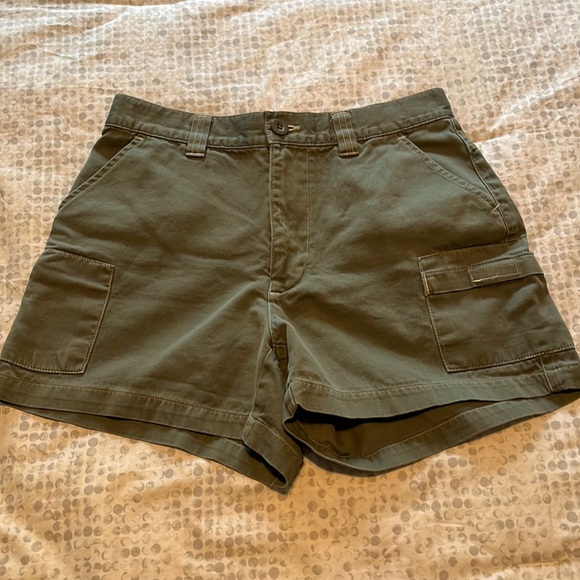 Old Navy khaki green shorts size 6 - Picture 1 of 3